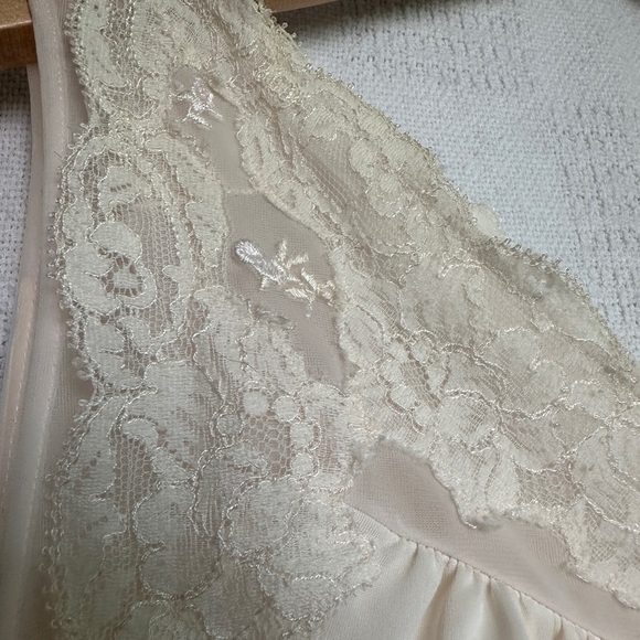 Vintage Elegant Cream/ Blush Lace Nightgown - Picture 3 of 8